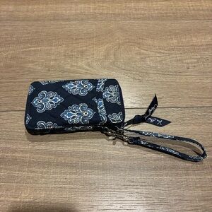 Vera Bradley Chic navy blue Patterned Wristlet